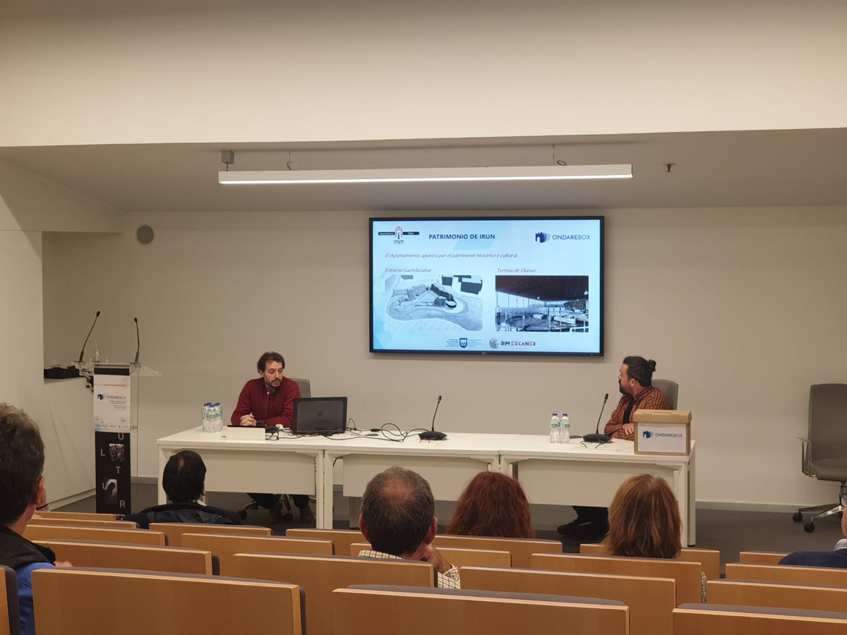 EscanerBim's tweet photo. JORNADA DE PRESENTACIÓN @ondarebox 
Turno de Jonathan Grajirena Telletxea, Técnico responsable GIS en @Irun_informa. 
Ponencia "Digitalización del Patrimonio edificado de Irun".

En directo en https://t.co/N1arWyHzXv https://t.co/tlYfD4zTgX