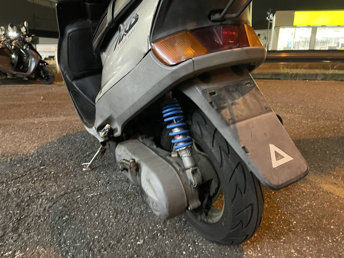 xxxfujiponxxx's tweet photo. サヨナラしてきました。
バイク屋迄100mの所で
ベアリングクラッシュ?
動力が伝わらなくなって
押して歩いた。
15年間お疲れ様でした。
#AXIS90 https://t.co/WORNx3j1h0