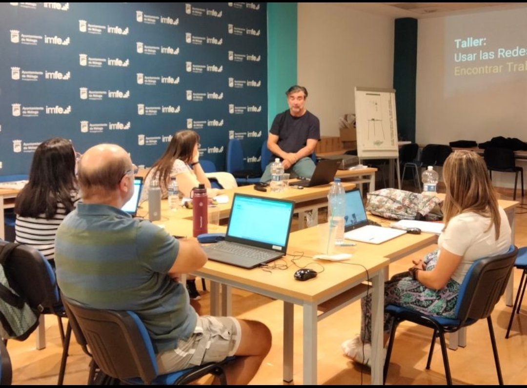Ayer me invitaron a compartir mis conocimientos de #RedesSociales para el #empleo y el #emprendimiento en <a href="/malagaimfe/">IMFE</a> en el programa #Objetivoempleo 
Estas jornadas me valen para retroalimentar experiencias con los usuarios