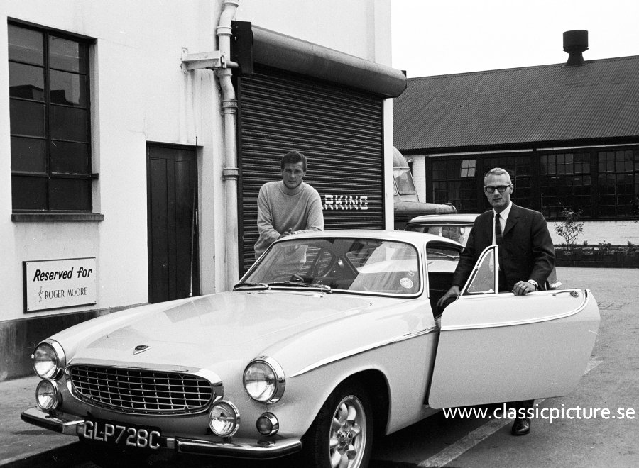 historyuntilnow's tweet photo. Roger Moore still fascinates.
Am i jealous of my father for meeting him during the filming of the tv-series The Saint in the 1960s?
Yes!
#TheSaint #RogerMoore #British #Actor #mediamen https://t.co/NM7JgIxj4U