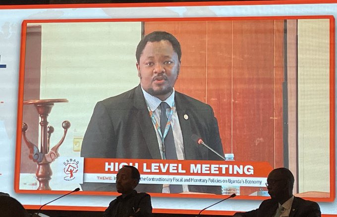 #UgEconomy Joel Muhinda a Principal Economist Macroeconomic Policy Dept at <a href="/mofpedU/">Ministry of Finance</a>  notes that low-income earners face twice the impact of inflation as compared to high income earners.  
#ugeconomy <a href="/OxfaminUganda/">Oxfam in Uganda</a>

 <a href="/BOU_Official/">Bank of Uganda</a>

 <a href="/ugbankers/">Uganda Bankers’ Association (UBA)</a>