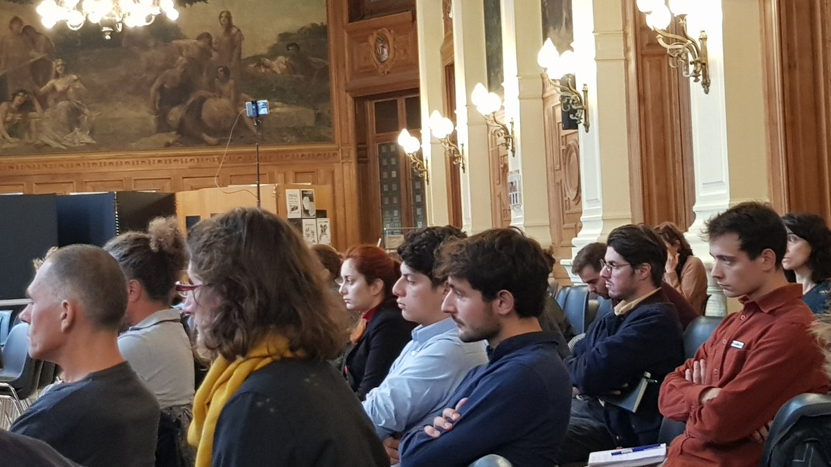 VilliersJf's tweet photo. Ce matin à l'@academieClimat pour un atelier @Asso_ABC sur l'impact envt du #numerique
On a parlé des 30 années de vie numérique qu'il nous reste au rythme actuel de conso des ressources!
Le #digital représente en France 40% du budget Carbone résiduel pour tenir l'obj de 1,5°⬇️ https://t.co/P3s8uEmmYT