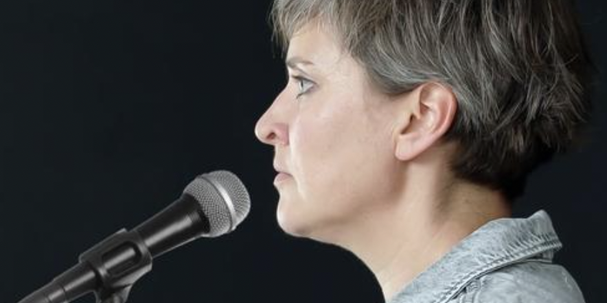 Domestika's tweet photo. Discover quick tips on public speaking from @DollarSmirnova, on body language, warm-ups, and breathing techniques to stay relaxed and present ideas successfully.
https://t.co/sUqUuHtYdw https://t.co/diA3pEF3s5
