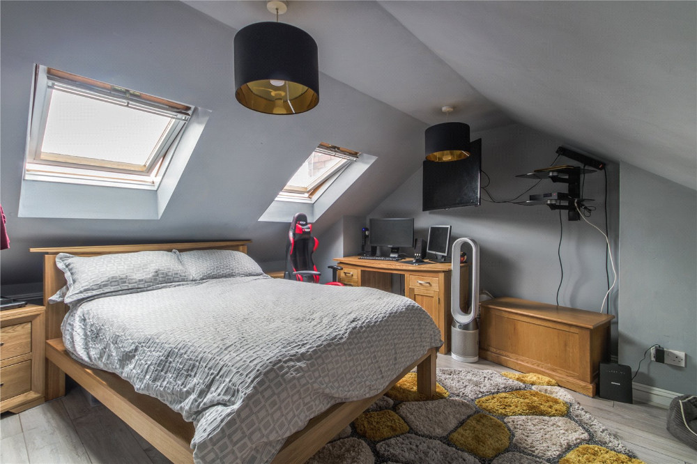 🏡 FOR SALE - A stylish four bedroom detached home in #Brislington

✔️ Four bedrooms
✔️ Two bathrooms
✔️ Elegant living room
✔️ Contemporary open plan kitchen/diner
✔️ Large garden
✔️ Garage &amp; off street parking
✔️ £450,000

See more ➡️ cjhole.co.uk/property/for-s…