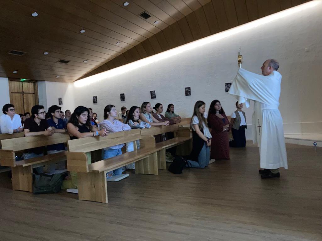ComillasPastor's tweet photo. alabar…
 Te esperamos los miércoles a las 12h45 en la capilla de san Ignacio (ICADE tercer piso) o en la capilla de Cantoblanco. https://t.co/VaGZpNy0L6