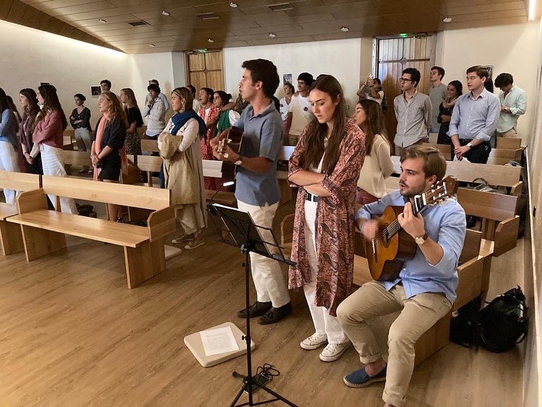 ComillasPastor's tweet photo. alabar…
 Te esperamos los miércoles a las 12h45 en la capilla de san Ignacio (ICADE tercer piso) o en la capilla de Cantoblanco. https://t.co/VaGZpNy0L6