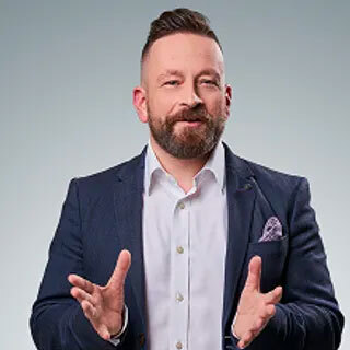 Speakers_Corner's tweet photo. An expert in behavioural persuasion & influential communication, Lee Warren @LeeWarrenSpeaks blends psychology and sales with his background as a magician & mind-reader to teach others the secrets to being an outstanding business communicator. #lkeynotespeaker #eventprofsuk https://t.co/FCqEYMnUUc
