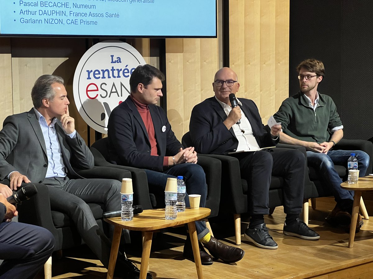 esante_gouv_fr's tweet photo. #ConfANS 🩺 ​
@pascbec, co-fondateur de @DigitalPharmaLb s’adresse aux professionnels de santé présents dans la salle : "peut-être que votre métier demain ne sera plus uniquement de diagnostiquer et de prescrire, mais il sera également de devenir un manager du parcours de soins". https://t.co/SkNf61gTD9