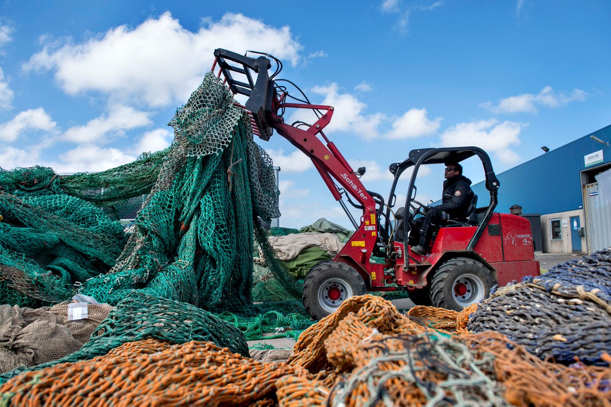 BMWGroupFrance's tweet photo. Mais aussi en recyclant des déchets plastiques maritimes utilisés pour produire des pièces de garniture visibles !
Avec son nouveau partenaire #PLASTIX, @BMWGroup va encore plus loin dans le recyclage des déchets plastiques maritimes. Une première dans l'industrie #Auto. ♻️#RSE https://t.co/1321lqX62C