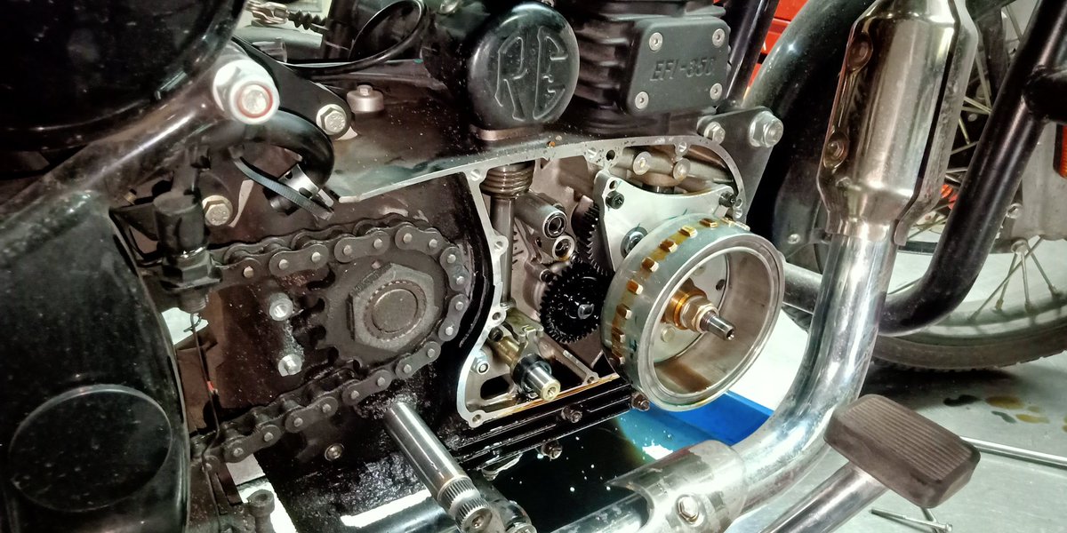 VedGhulaxe's tweet photo. The least the company can do for me is to provide one side of the Engine crank case which is actually damaged, So that i don't have to buy the other side of the part unnecessarily. https://t.co/koN76bcc2v