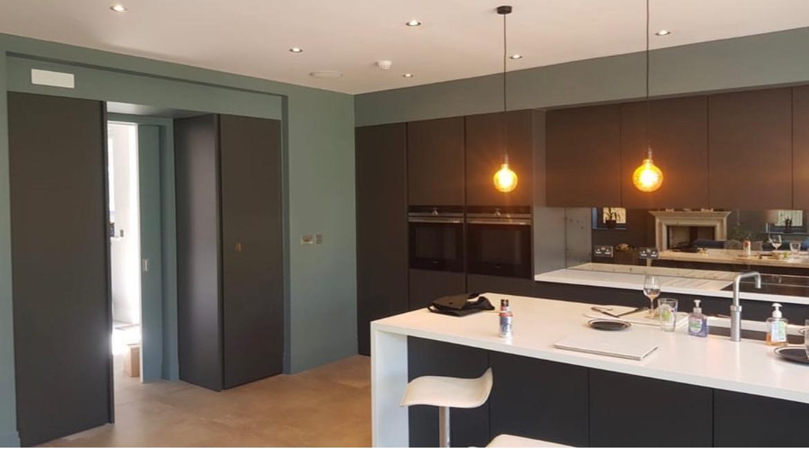 ATouchOfColour1's tweet photo. We want to help make your environment the best, and we’ve got you covered for your needs:

Painting &amp; Decorating
Paper hanging
Tiling
Interior &amp; exterior
Airless spraying
Kitchen re-sprays

Get in touch today: ☎️ 02035560002 📱 07572584788
 💻 https://t.co/9CXgc6xVH4

#London https://t.co/VurGIfTmo1