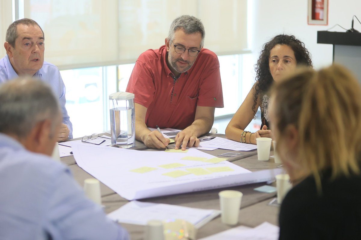 vlcilab's tweet photo. 🟣En la jornada han participat tots els agents del municipi i han posant en comú els reptes urbans identificats i el model ideal de ciutat per a orientar la seua estratègia municipal a missions d'innovació

#ProgramaMunicipisInnovadors #TerritorisInnovadors⁣ #OnAMissionTogether https://t.co/ChZ2kYmdHv