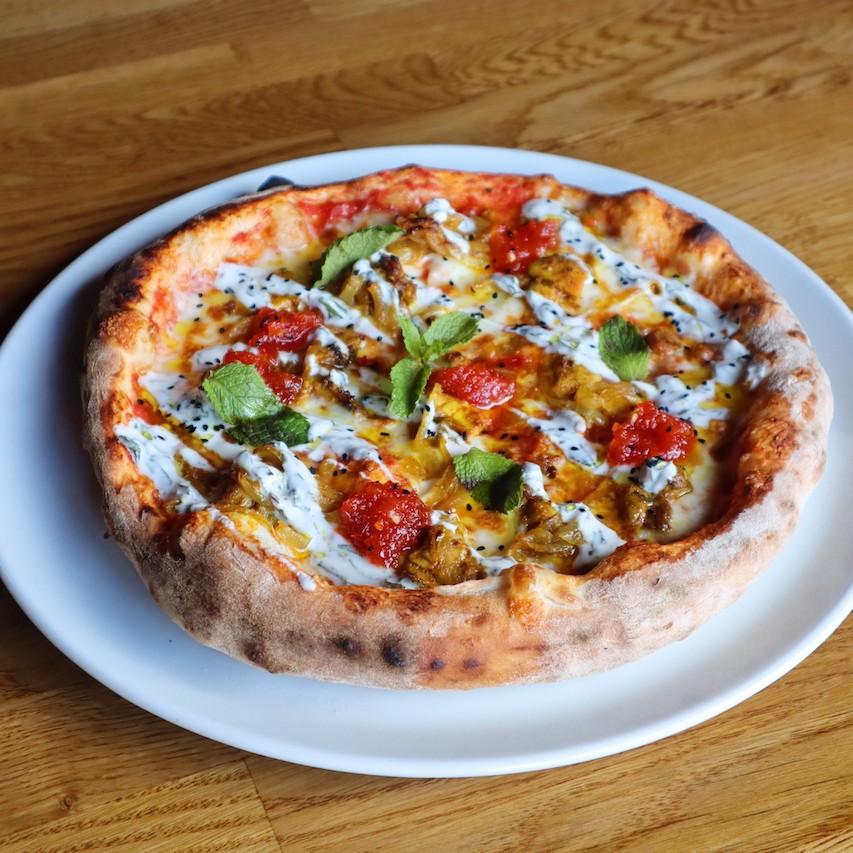 DokesPizzeria's tweet photo. The latest addition to our daytime pizzas: Tandoori Chicken 🍗
(chicken thigh, confit curried onions, mint yog, chilli jam)

#dokespizzeria #britishpizza https://t.co/HbSJkWEhbY