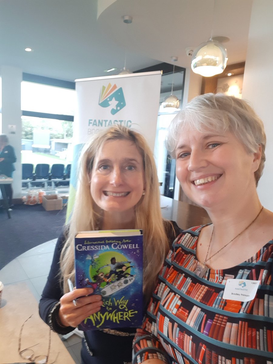 Oops I may have hugged <a href="/CressidaCowell/">Cressida Cowell</a> at the #fantasticbookawards launch. The Queen of Schools Libraries! <a href="/LancashireSLS/">Lancashire School Library Service</a>
