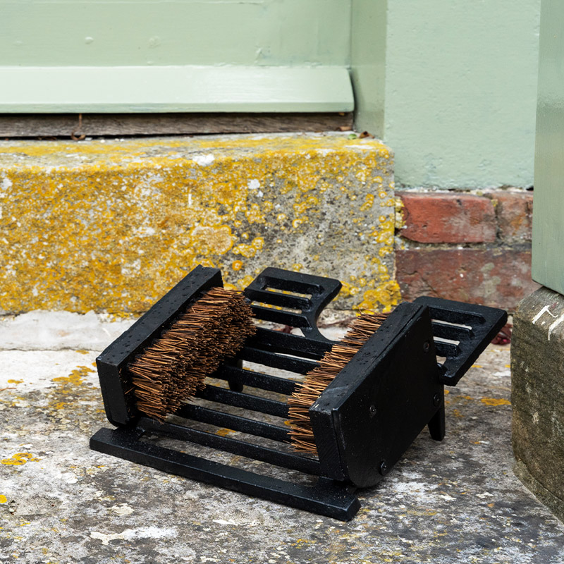 ForgeFoundryLtd's tweet image. 🥾Keep those boots clean! 🥾
Our handy boot jack and brush is a perfectly practical solution for removing mud from your wet boots.

forge-foundry.com/.../cast-iron-…

#bootbrush #bootcleaner #wellies #boots #walkingboots #clean #mud #bootjack #castiron #rustic #dirt #walking #autumn