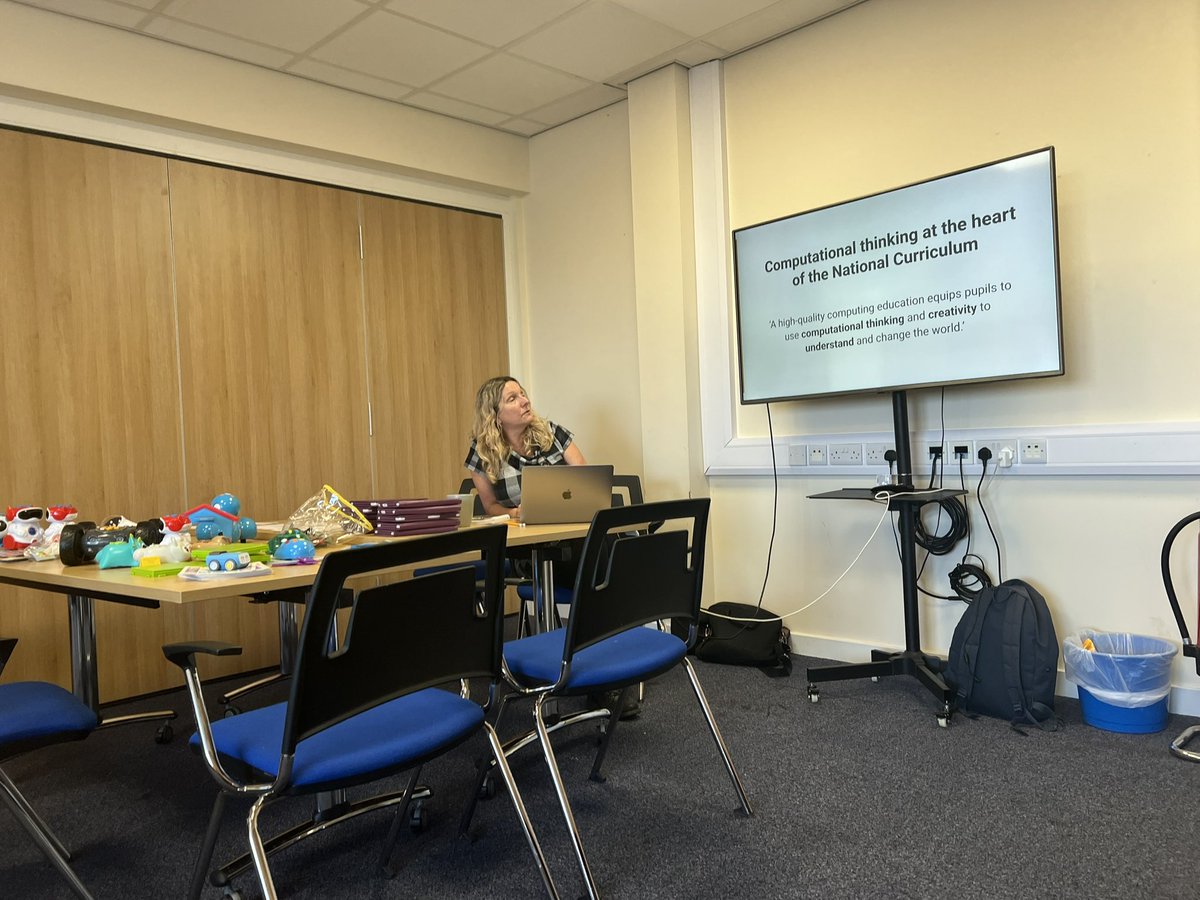A great morning with <a href="/CraftyComputing/">Sarah</a> this morning at the #KeyStage1Computing @NCCENorthEast course with our <a href="/NTLearningTrust/">North Tyneside Learning Trust</a> schools!
