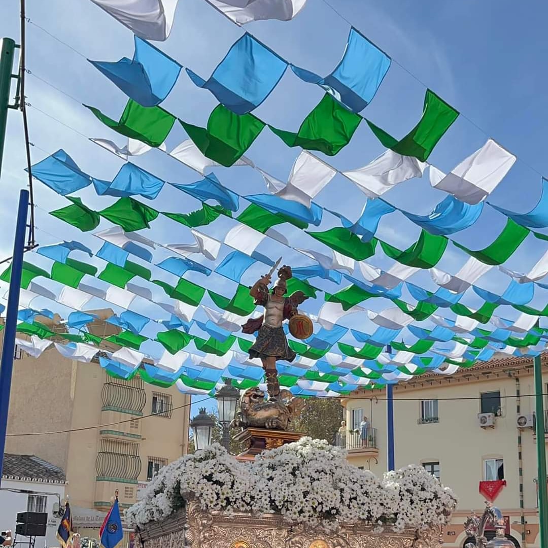 FSTorremolinos's tweet photo. El FST quiere desear a todos los vecinos un gran día en la festividad de San Miguel, patrón de Torremolinos. https://t.co/ScJnwvpHws