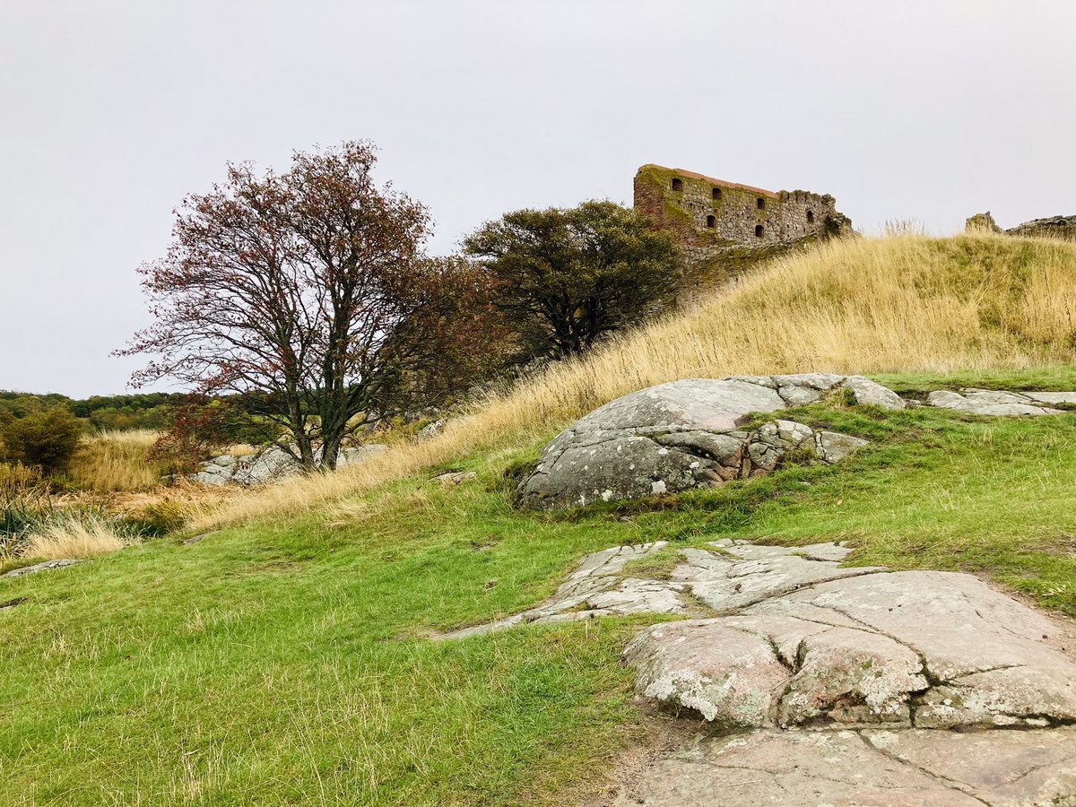 metabolady's tweet photo. Yesterday, we took a little break from all the great science at the #DDAPostdocSummit22 and went to visit Hammershus on Bornholm! Really nice to be out, and the castle is amazing -  totally recommend! Thanks #DanishDiabetesAcademy team organising this great event! https://t.co/fihg3yBctA