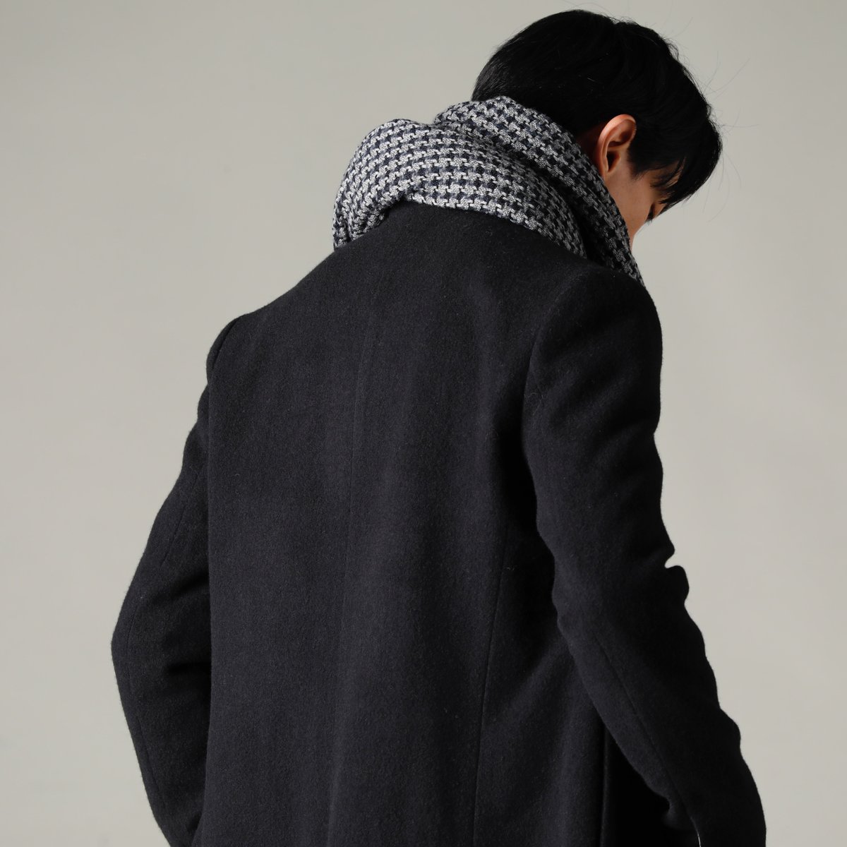 ANNASTESIA_FAS's tweet photo. < Forme D'expression 22AW Collection >
ヴァージンウールとシルクを混紡した非常に軽いハイネックコートのご紹介。合わせを少しスライドさせた比翼仕立てのフロントデザイン。 カフは内側にボタンを設た逆本切羽仕様。
https://t.co/bADnQQW7BA
#formedexpression
#フォルムデエクスプレッション https://t.co/W3PCLSMWfE