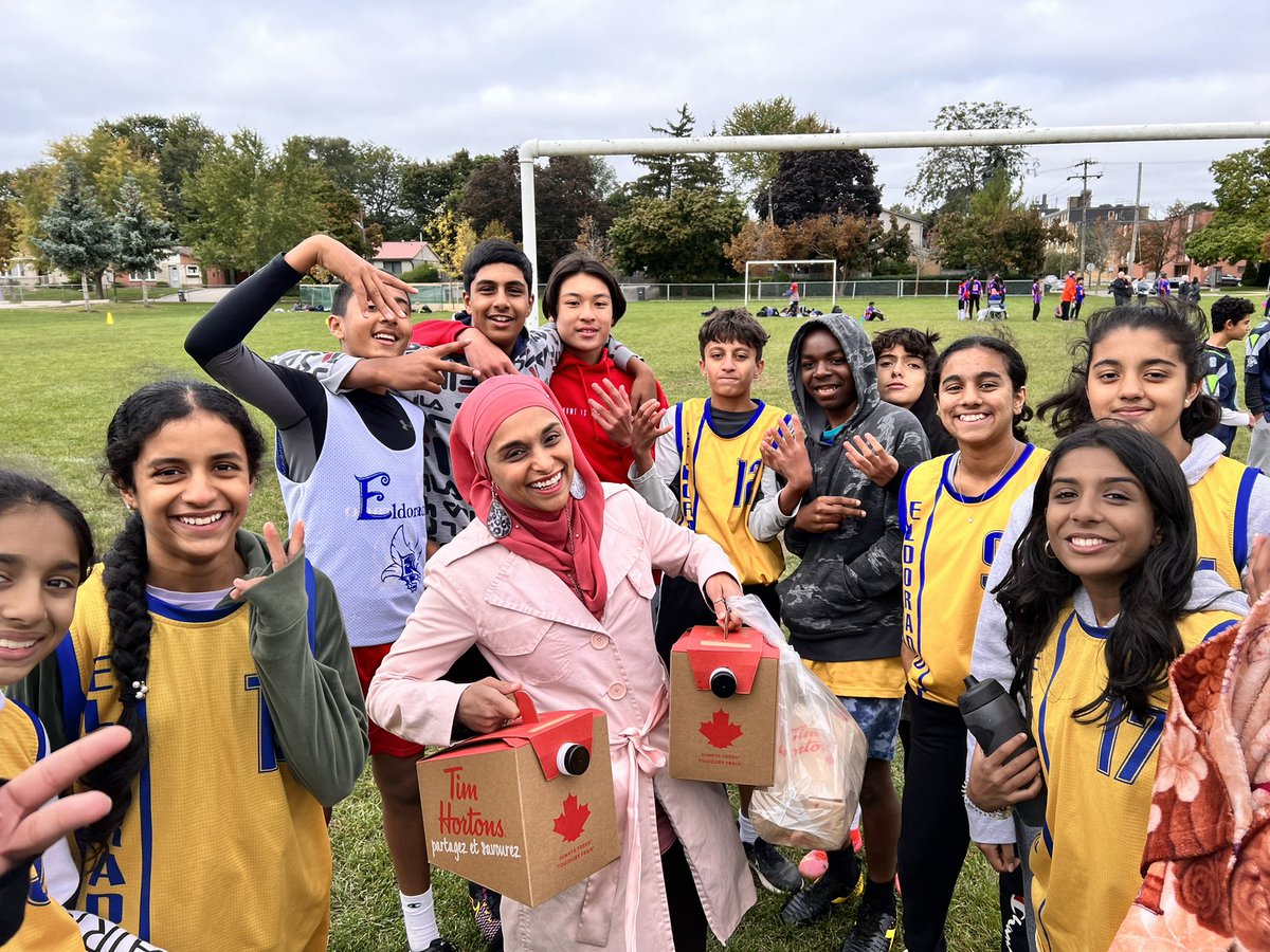 MacOdrum009's tweet photo. The Eagles are BACK! Congrats to our Ultimate Frizbee Teams @EldoradoPDSB who played amazing  at our first tournament of the year. Thanks to our awesome Admin  for delivering us hot chocolate to warm us up! #teamwork #naphea #active https://t.co/3GtODJnIxS
