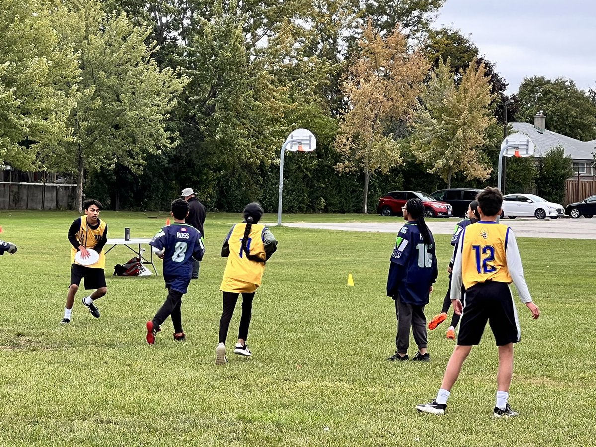 MacOdrum009's tweet photo. The Eagles are BACK! Congrats to our Ultimate Frizbee Teams @EldoradoPDSB who played amazing  at our first tournament of the year. Thanks to our awesome Admin  for delivering us hot chocolate to warm us up! #teamwork #naphea #active https://t.co/3GtODJnIxS