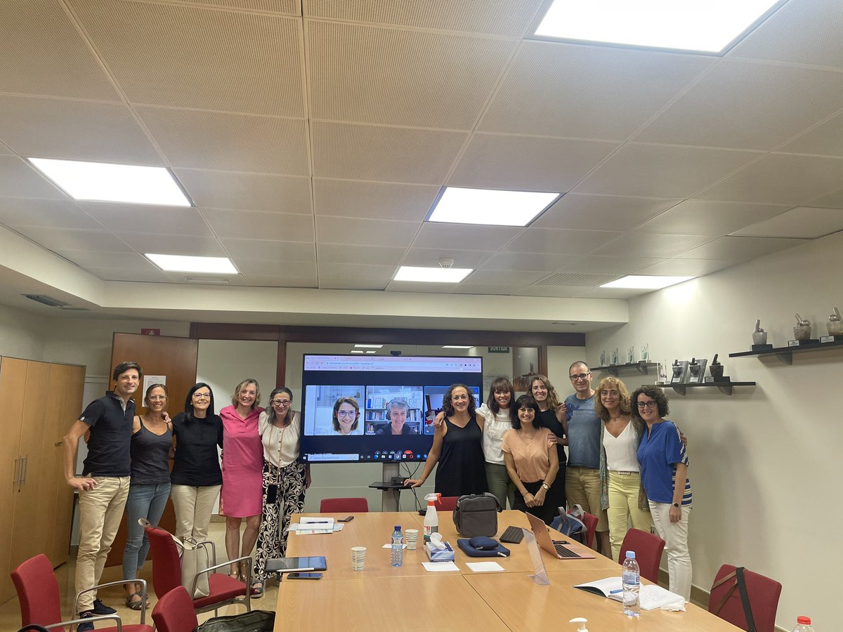 Todos conocemos el poder de los abrazos 🫂 y este año, en el congreso del reencuentro #sefh22, nos daremos los q tenemos pendientes.

Os animamos a compartir 📸 de vuestro servicio q simbolice ese abrazo tan ansiado.

Ahí va la d @67CongresoSEFH #ReEncuentroSEFH 

 Os toca <a href="/sefh_/">S.E.F.H</a>