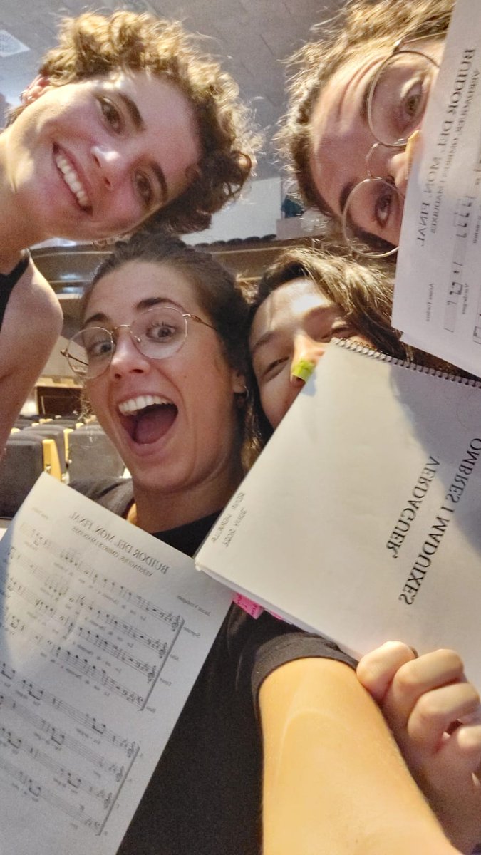 ArnauTordera's tweet photo. A tot això, el Grup de la secció de teatre del Centre moral i cultural del Poblenou està preparant una versió de "VERDAGUER, #OMBRESIMADUIXES", l'òpera rock que vam fer amb @Obeses i que es podrà veure de nou a Barcelona a finals de novembre! ❤️ https://t.co/DlVYkU2PVA