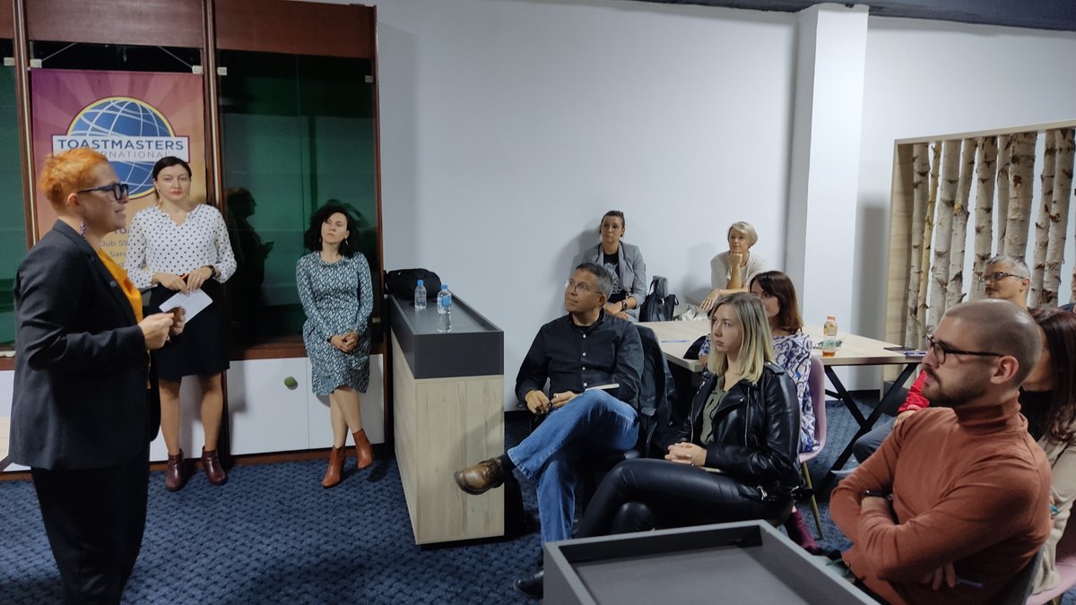 TmSarajevo's tweet photo. The dictionary defines leadership style as…
Oh look, it’s just a picture of Larisa Halilović 😎
We heartily thank Larisa for giving her time and expertise to our club of Toastmasters and guests. 
Here’s to being like her when we grow up 🥂 

#ToastmastersClubSarajevo 🇧🇦 https://t.co/qtqyfrJHOF