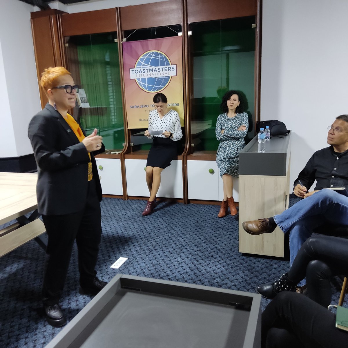 TmSarajevo's tweet photo. The dictionary defines leadership style as…
Oh look, it’s just a picture of Larisa Halilović 😎
We heartily thank Larisa for giving her time and expertise to our club of Toastmasters and guests. 
Here’s to being like her when we grow up 🥂 

#ToastmastersClubSarajevo 🇧🇦 https://t.co/qtqyfrJHOF
