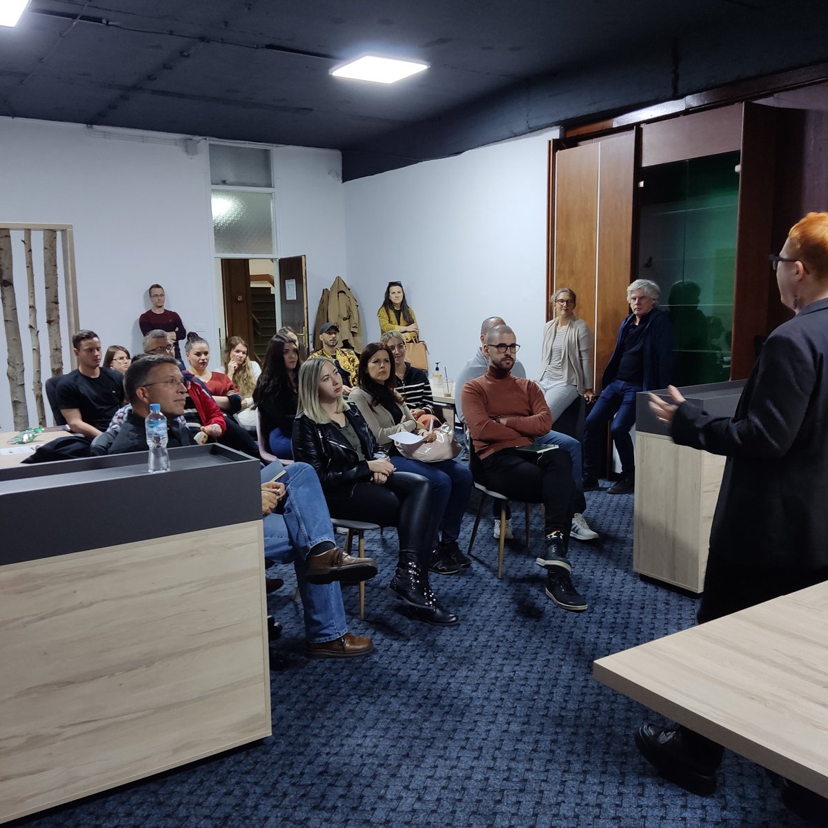 TmSarajevo's tweet photo. The dictionary defines leadership style as…
Oh look, it’s just a picture of Larisa Halilović 😎
We heartily thank Larisa for giving her time and expertise to our club of Toastmasters and guests. 
Here’s to being like her when we grow up 🥂 

#ToastmastersClubSarajevo 🇧🇦 https://t.co/qtqyfrJHOF