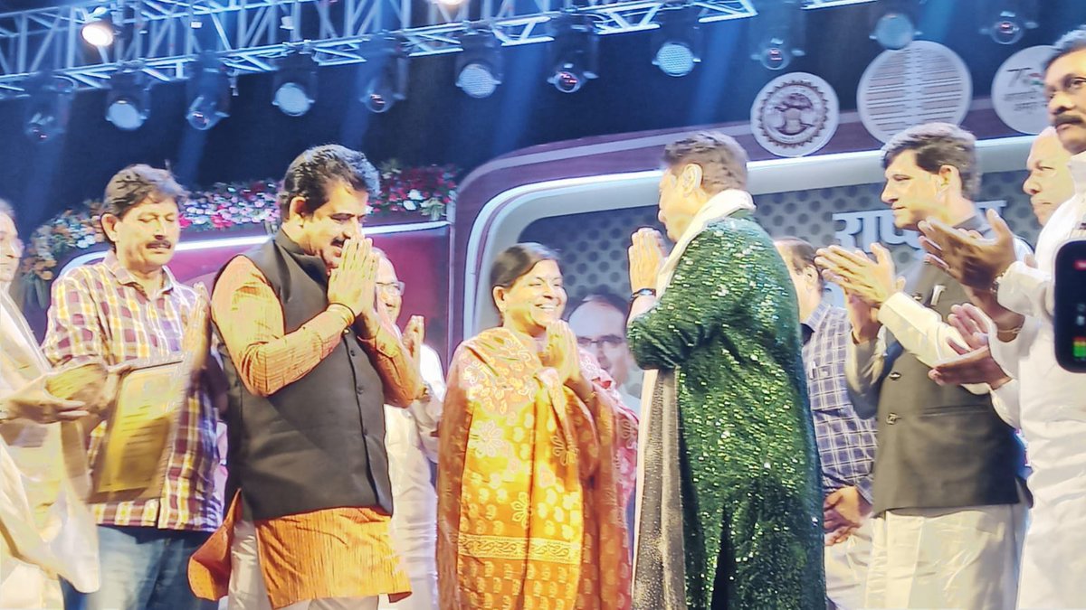 iShankarLalwani's tweet photo. अवसर पर @MPTourism मंत्री सुश्री @UshaThakurMLA जी, इंदौर के महापौर श्री @advpushyamitra जी, विधायकगण श्री @Ramesh_Mendola जी, श्रीमती @GaurMalini जी, वरिष्ठ नेता श्री @MadhuVermaBJP जी, श्री @Sudarshanguptaa जी, भाजपा जिलाध्यक्ष श्री राजेश सोनकर एवं गणमान्यजन उपस्थित थे।

2/2 https://t.co/McwvKCjTrV