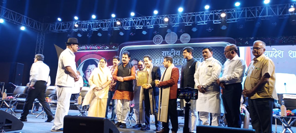 iShankarLalwani's tweet photo. अवसर पर @MPTourism मंत्री सुश्री @UshaThakurMLA जी, इंदौर के महापौर श्री @advpushyamitra जी, विधायकगण श्री @Ramesh_Mendola जी, श्रीमती @GaurMalini जी, वरिष्ठ नेता श्री @MadhuVermaBJP जी, श्री @Sudarshanguptaa जी, भाजपा जिलाध्यक्ष श्री राजेश सोनकर एवं गणमान्यजन उपस्थित थे।

2/2 https://t.co/McwvKCjTrV