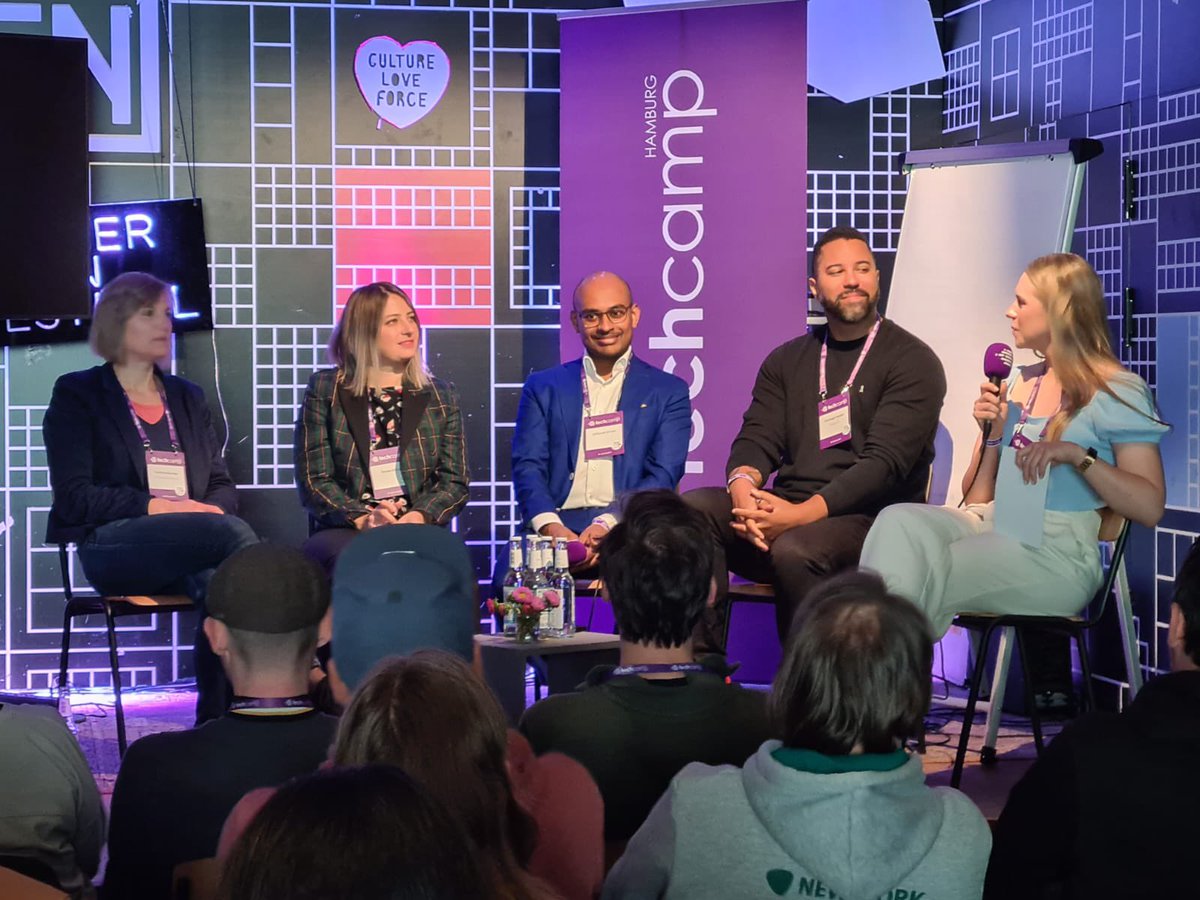ServerlessDays Hamburg 2022 - 28.09. - 29.09 (@serverlessham) on Twitter photo Full House bei der Panel-Diskussion mit <a href="/juliaheidinger/">Julia Alexandra Heidinger</a>, Christoph Hassler, @terezaif, Corinna Hischke & <a href="/JathavanSriram/">Jathavan Sriram</a> zu Unconscious Bias 🎉 Full House bei der Panel-Diskussion mit <a href="/juliaheidinger/">Julia Alexandra Heidinger</a>, Christoph Hassler, @terezaif, Corinna Hischke & <a href="/JathavanSriram/">Jathavan Sriram</a> zu Unconscious Bias 🎉