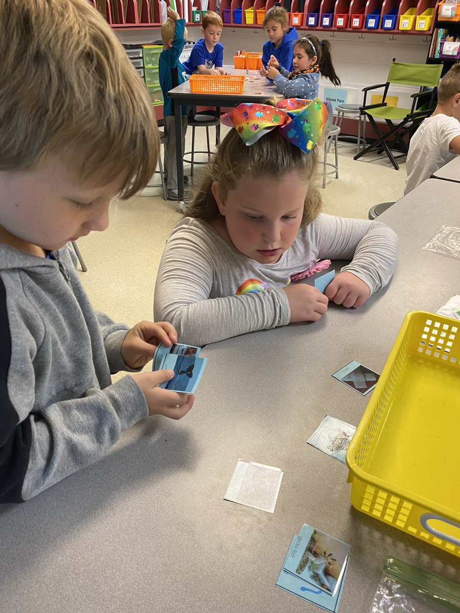 MrsK_STEAMLab's tweet photo. 1st Grade is learning about biomimicry this week in the #EESSTEAMLab stay tuned to see their biomimicry inventions later this week! https://t.co/2cinF4FFZy