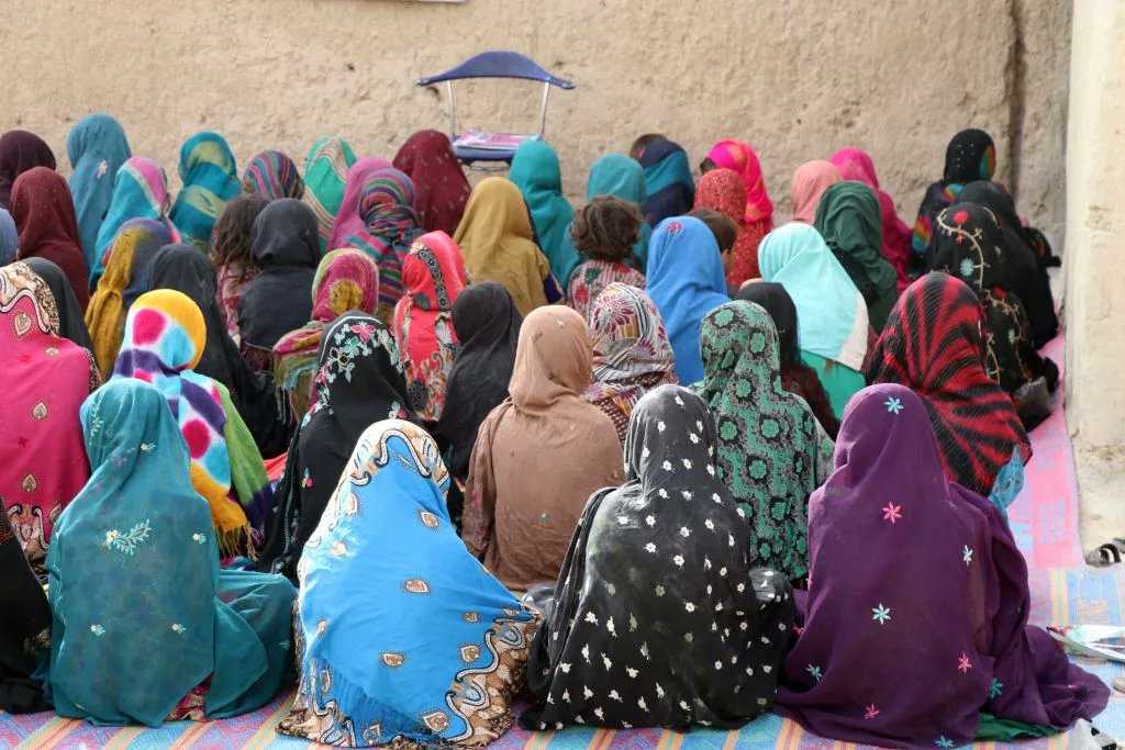 CRbuildpeace's tweet photo. One year on from the Taliban takeover of #Afghanistan, we spoke to experienced Afghan peacemakers to begin to understand what a reworked #peace process might look like. 

Read our report with @Peace_Rep_ :  https://t.co/cOZBngsFmH https://t.co/RPI3BU6JdV