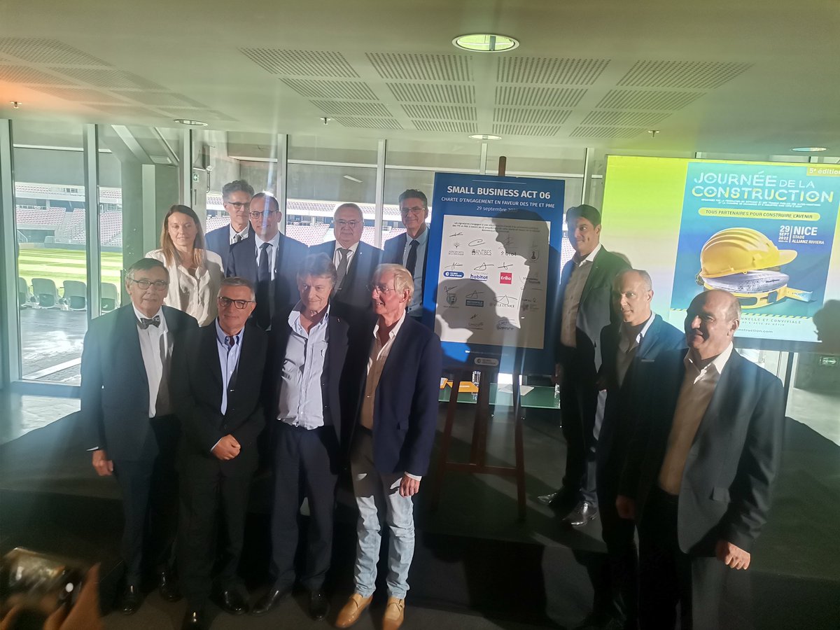 NiceMatinEco's tweet photo. Pour la journée de la #construction, 14 acteurs économiques locaux ont signé la charte du Small business act permettant aux TPE/PME d'accéder plus facilement à la commande publique. @cci_paca @MetropoleNCA @comagglo @MandelieuVille @Erilia_Officiel @VilledeBiot @AeroportNice https://t.co/MUKarfA5JK