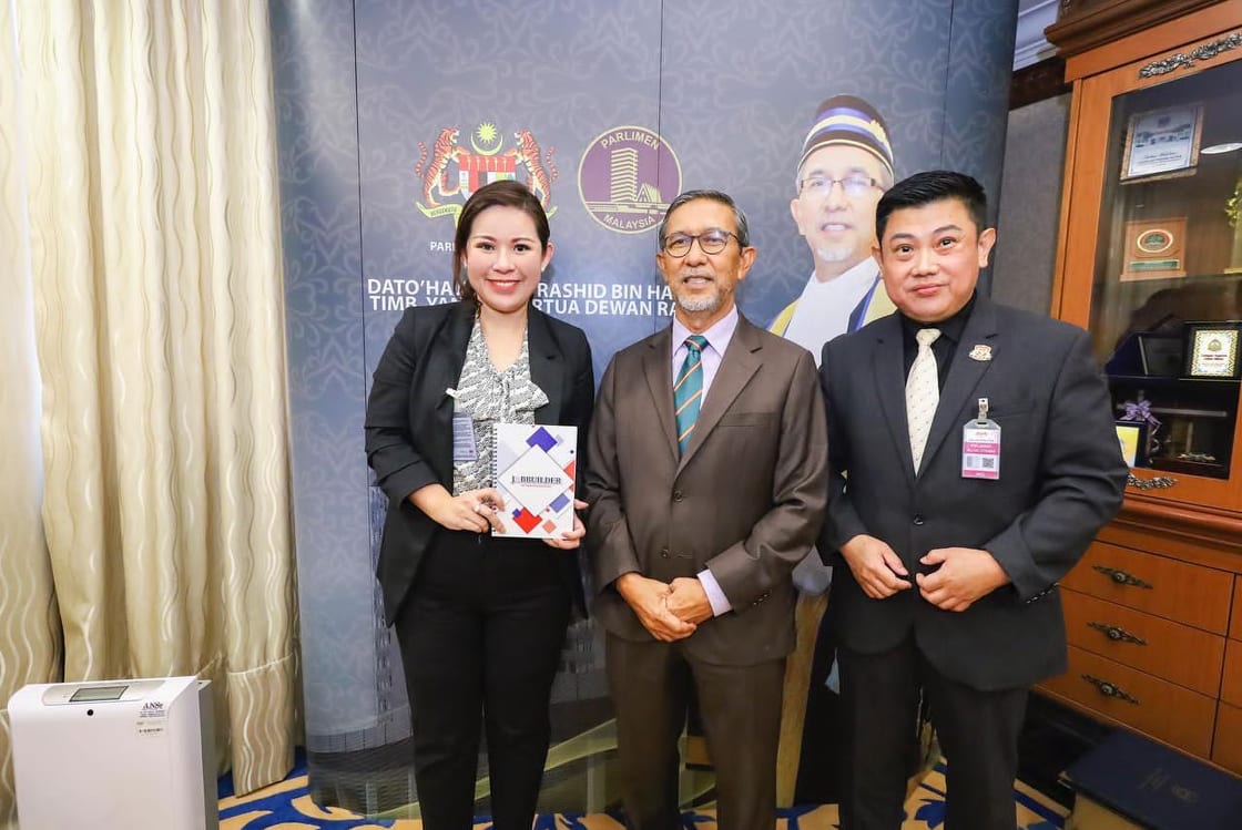 jobbuilderMY's tweet photo. 21 September 2021 marked another momentous occasion for #Jobbuilder on the very first courtesy visit to #ParliamentMalaysia #DewanRakyat #Malaysia, which was welcomed by Hj Rashid Hasnon, YB Dato' Hj Mohd Rashid Hasnon, Deputy Speaker of Parliament.  🇲🇾👏🏼👏🏼👏🏼#NegaraKita #Malaysia https://t.co/fZOs05oIxu