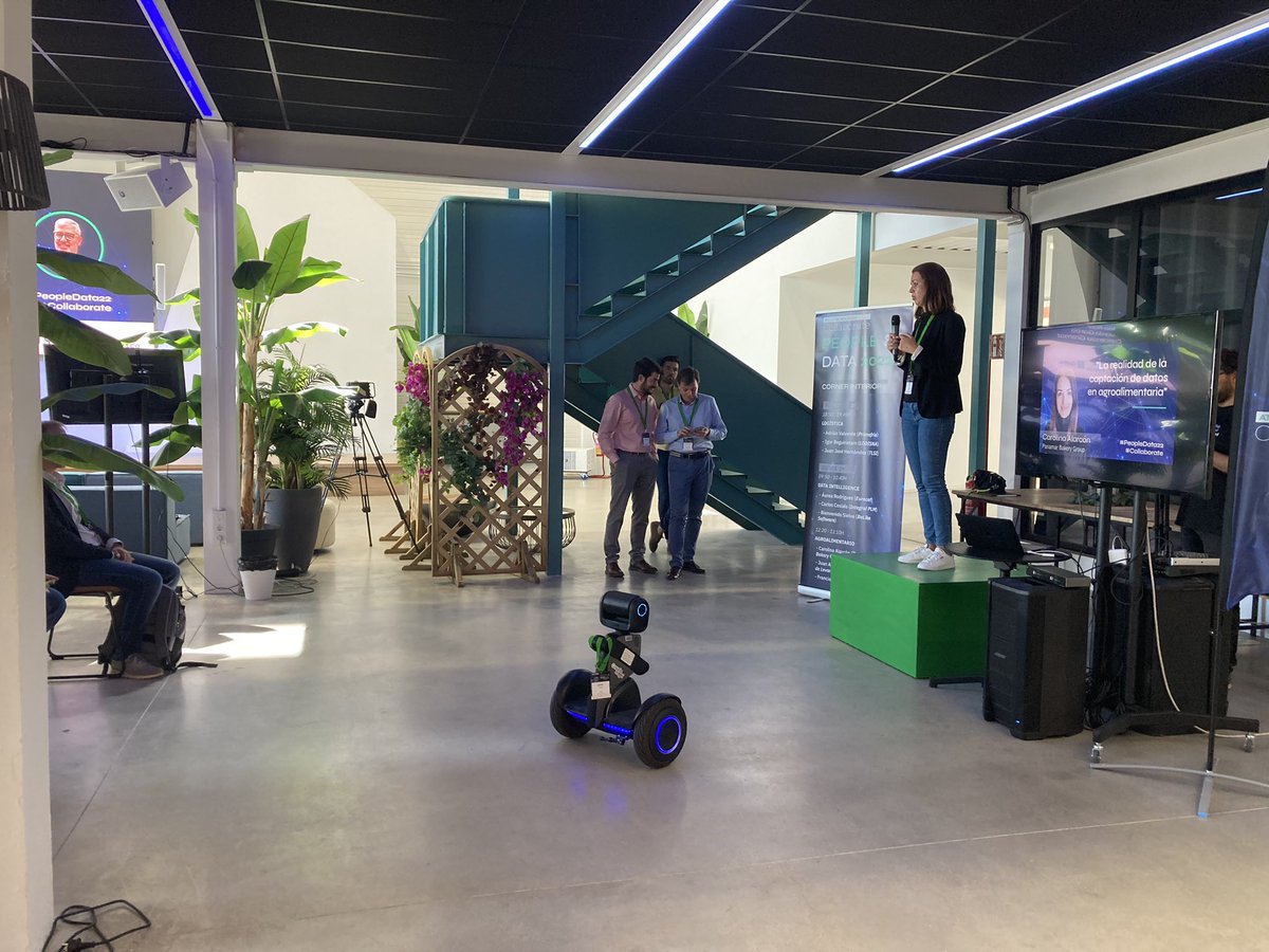FomTalent's tweet photo. Nos ha encantado la charla de nuestra Alumni #i40VAL, Carolina Alarcón, Controller Industrial en Panamar Bakery Group, en #PeopleData22 sobre la realidad del uso de datos en el sector agroalimentario https://t.co/3bxGhYIxXe