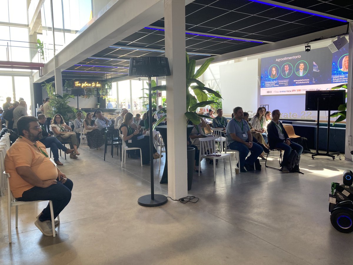 FomTalent's tweet photo. Nos ha encantado la charla de nuestra Alumni #i40VAL, Carolina Alarcón, Controller Industrial en Panamar Bakery Group, en #PeopleData22 sobre la realidad del uso de datos en el sector agroalimentario https://t.co/3bxGhYIxXe