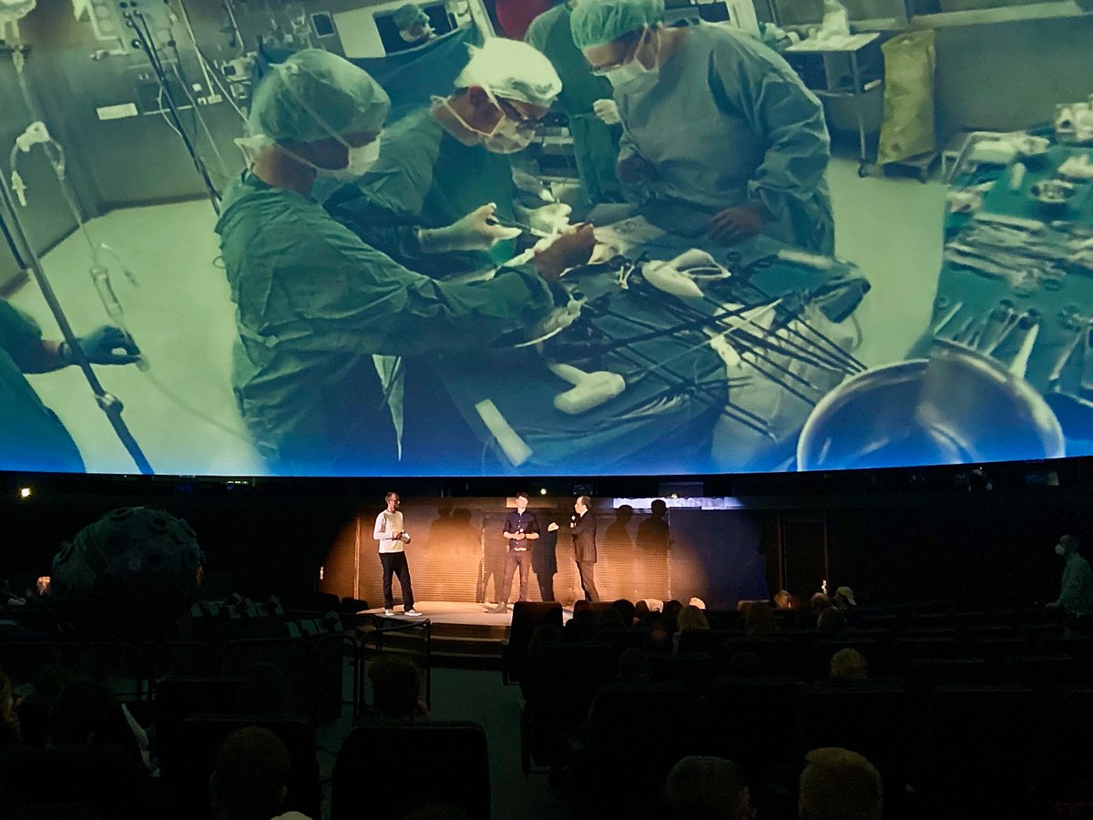 Einstein Foundation (@einstein_berlin) on Twitter photo Faszinierende Einblicke in die Chirurgie von morgen und den mixed reality OP-Saal bekamen die Zuschauenden gestern bei Einstein in the dome mit <a href="/MoritzQueisner/">Moritz Queisner ist nicht mehr hier 🦋</a> & Igor Sauer <a href="/ChariteBerlin/">Charité - Universitätsmedizin Berlin</a>.
Neben Publikumsfragen zur Anwendung von 3D-Bildgebung im OP, war auch Datenschutz Thema. Faszinierende Einblicke in die Chirurgie von morgen und den mixed reality OP-Saal bekamen die Zuschauenden gestern bei Einstein in the dome mit <a href="/MoritzQueisner/">Moritz Queisner ist nicht mehr hier 🦋</a> & Igor Sauer <a href="/ChariteBerlin/">Charité - Universitätsmedizin Berlin</a>.
Neben Publikumsfragen zur Anwendung von 3D-Bildgebung im OP, war auch Datenschutz Thema.