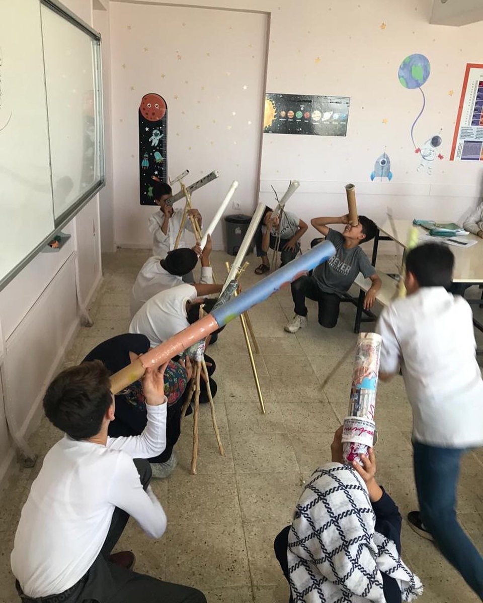 cimdeli's tweet photo. Fen bilimleri Öğretmenimiz Neslihan Bozkurt rehberliğinde fen dersinin kazanımları kapsamında 7.sınıf öğrencilerimiz teleskop modelleri tasarladılar.🔭 🪐 @Hilvan_MEM @SinanATES_63 @b17e004e7c1240c https://t.co/qb0R43WdaI