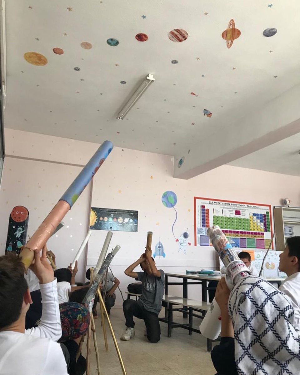 cimdeli's tweet photo. Fen bilimleri Öğretmenimiz Neslihan Bozkurt rehberliğinde fen dersinin kazanımları kapsamında 7.sınıf öğrencilerimiz teleskop modelleri tasarladılar.🔭 🪐 @Hilvan_MEM @SinanATES_63 @b17e004e7c1240c https://t.co/qb0R43WdaI