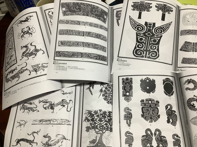講師も利用できると言うことで今日は大学図書館を利用。さすがアート系の資料が充実している。でも私が複写するのはこんな感じの資料なので学生時代(史学科考古学)とあんまり変わらない。そうそうこういう資料を探してたんだよ。 