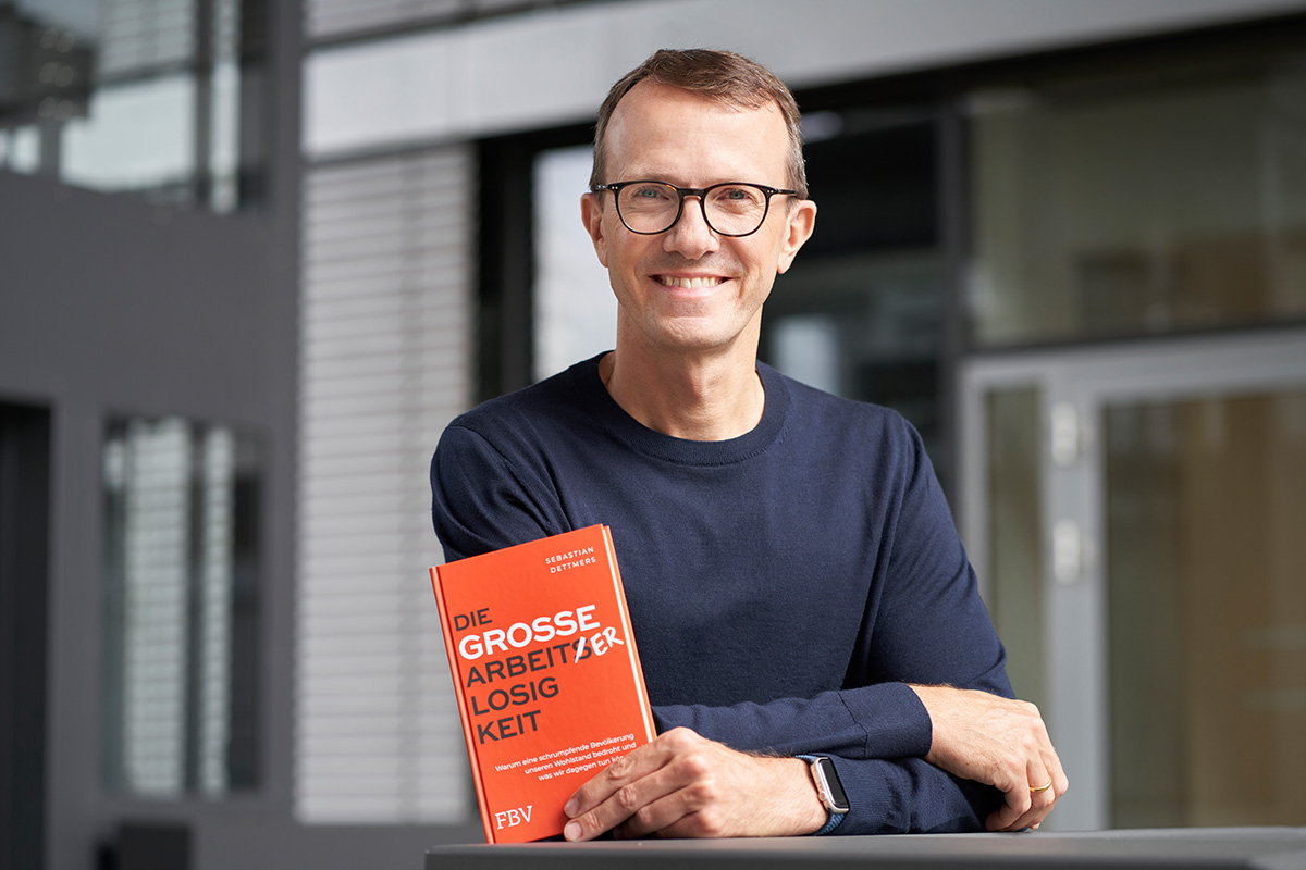 Stepstone.de (@stepstone_de) on Twitter photo Wow! Unser CEO <a href="/dettmers/">Sebastian Dettmers</a> ist für den Deutschen Wirtschaftsbuchpreis 2022 nominiert. 🥳 Wir freuen uns sehr für Sebastian und drücken alle Daumen! 💙 Hier geht's zur Shortlist und zum Leser*innen-Voting 👉 shorturl.at/CIJK3 #Arbeiterlosigkeit #Handelsblatt Wow! Unser CEO <a href="/dettmers/">Sebastian Dettmers</a> ist für den Deutschen Wirtschaftsbuchpreis 2022 nominiert. 🥳 Wir freuen uns sehr für Sebastian und drücken alle Daumen! 💙 Hier geht's zur Shortlist und zum Leser*innen-Voting 👉 shorturl.at/CIJK3 #Arbeiterlosigkeit #Handelsblatt
