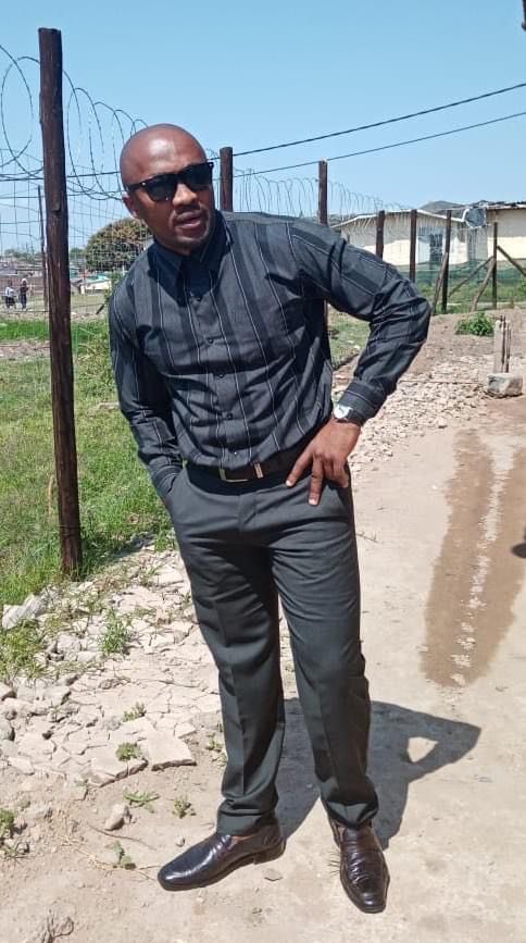 EthekwiniNews's tweet photo. Nkosinathi Chiya is seeking justice after being falsely accused of killing IFP leader Thomas Mandla Shabalala in 2005. Chiya was arrested and given a life sentence.  In 2008, he was released after new evidence emerged through a letter written by one of the parties involved. https://t.co/z07KaAKe0c