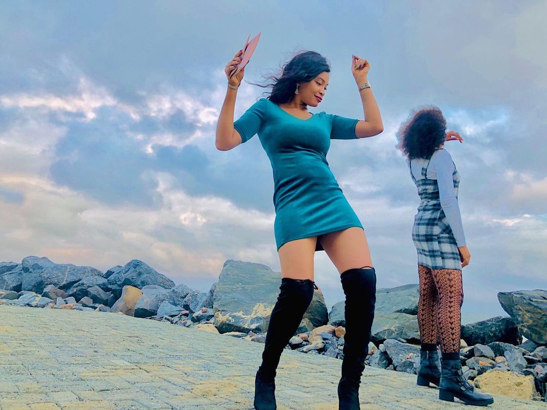 L3Hub's tweet image. Beach day, but make it stylish!!

📸: @officialnayka

#livemore #waves #beachday #beachgoodness #beachlife #privatebeach #lagosbeach #explorepage #explore #beauty #beach #fyp #viral Sandra Bella Shmurda