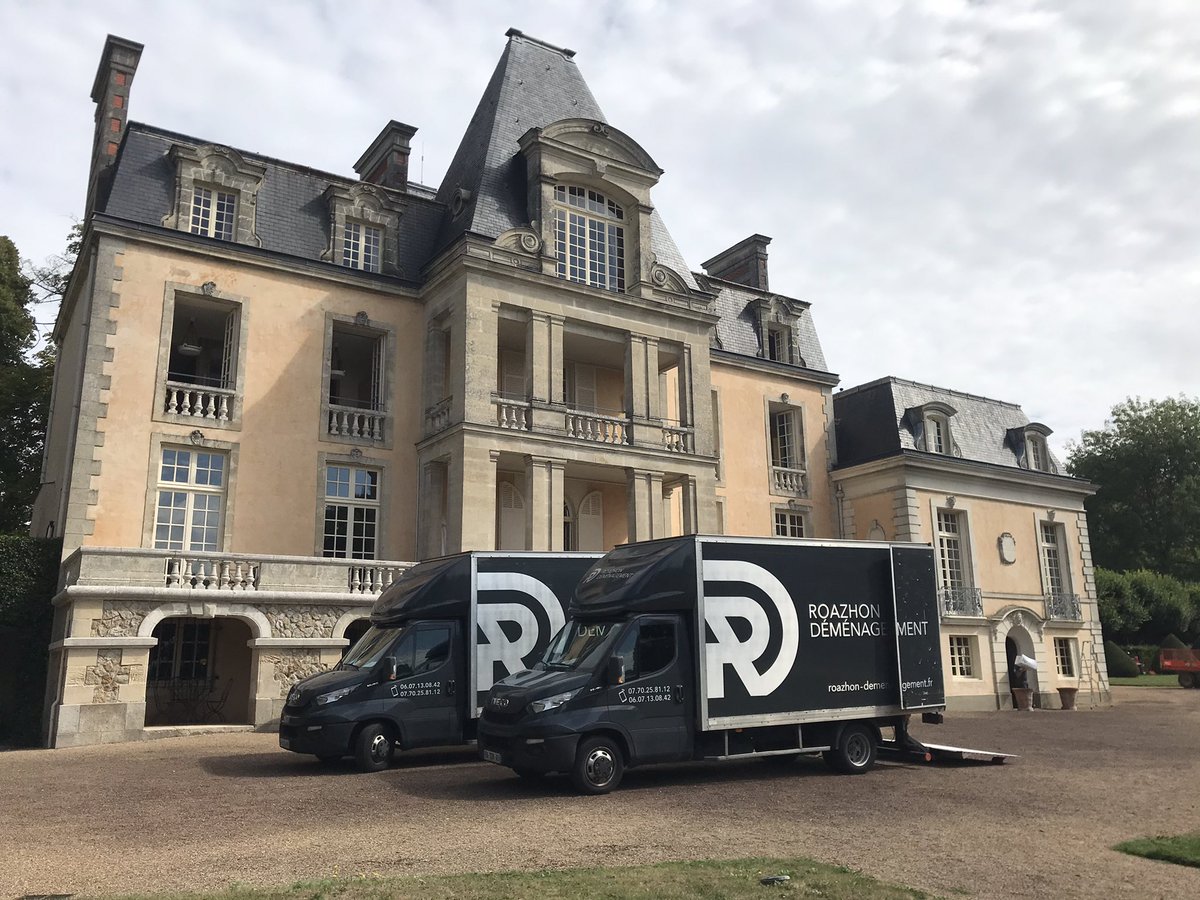 RoazhonDEM's tweet photo. Nous sommes actuellement à la recherche d'aide déménageur (H/F) pour nos équipes de vern sur seiche,

il faut pour ce poste une bonne condition physique, être rigoureux, aimer le relationnel client et avoir un bon esprit d'équipe.
1/2 https://t.co/jnXUNTKiT6