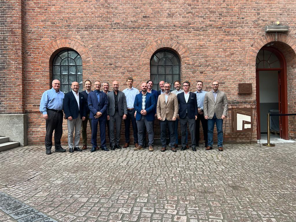 sepla_pilotos's tweet photo. ¡Estamos en Copenhague!
👉@0sanguino participa en la reunión de presidentes de @eu_cockpit.
👩✈️🧑✈️Compartimos y avanzamos en la estrategia para los retos del futuro, como el #ReducedCrewOperations o la inclusión de aspectos sociales esenciales en la reglamentación europea. https://t.co/bQ0MTY8wLq
