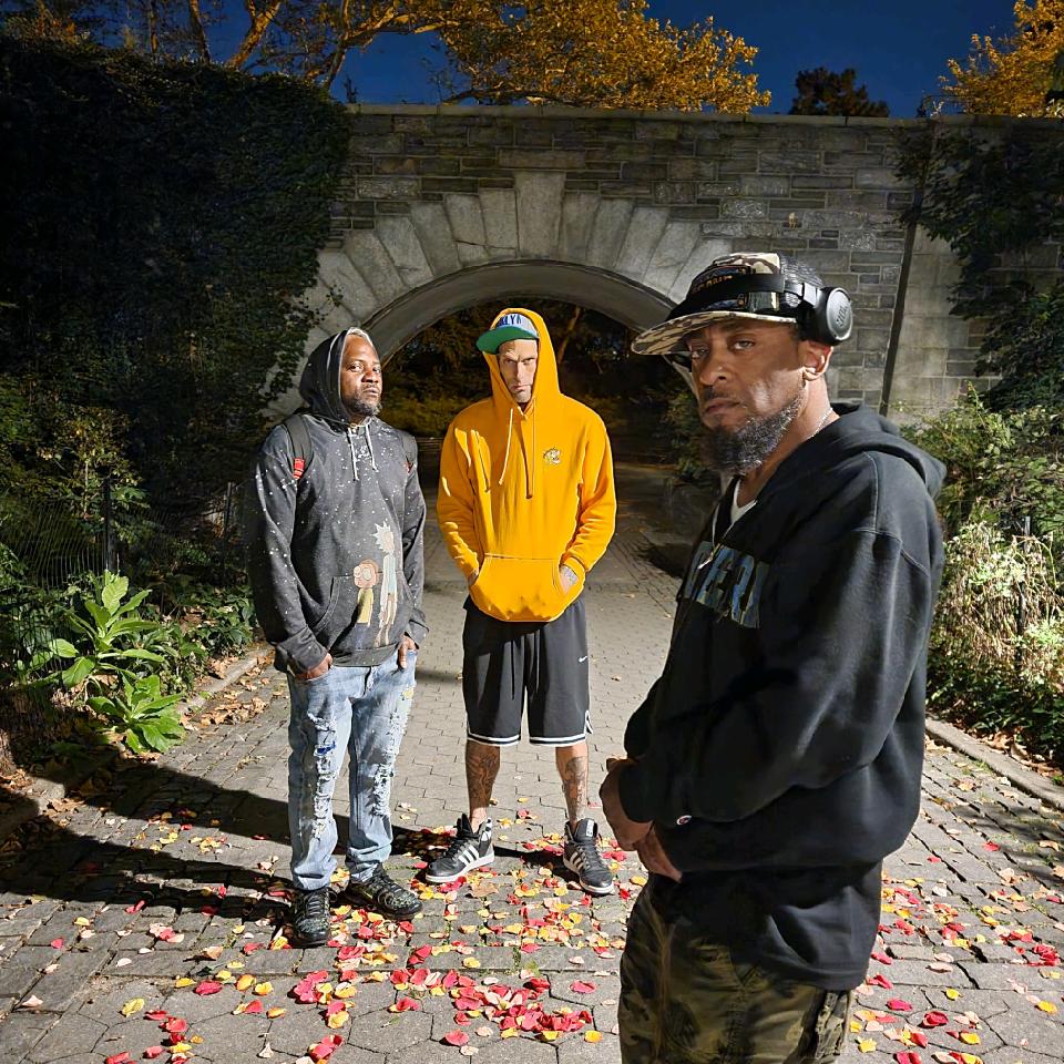 CERTAINONES's tweet photo. FAMILY 🤜🏼💯🤛🏿
•
@UNKLEMOok
@MFnREIGN
@BobbyCraves
@CERTAINONES
#certainones #ones #onesbrigade #neto #reignsupreme #craves #family #nyc #realhiphop #2k22 https://t.co/7mfTi9nNP0