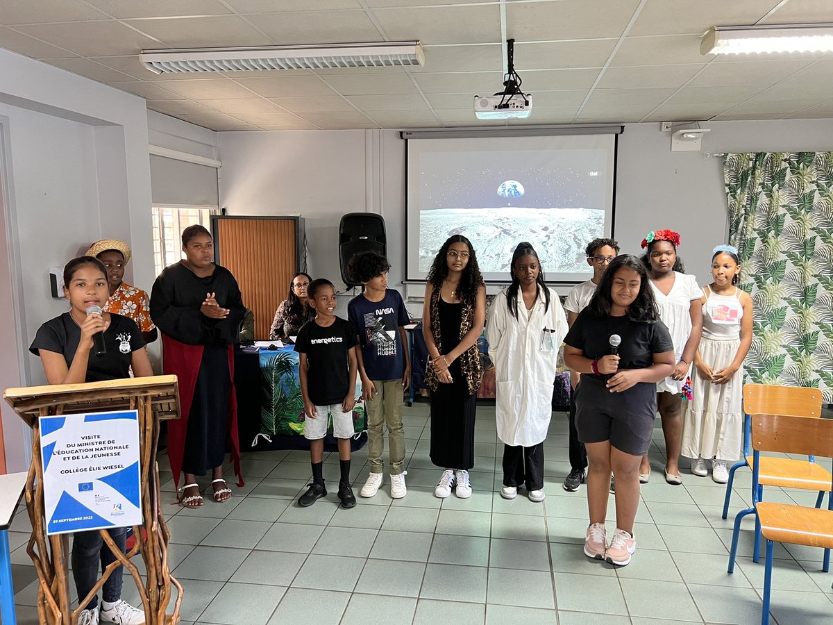 AcLaReunion's tweet photo. La classe plurilingue du collège Elie Wiesel est l’un des dispositifs innovants de l’@AcLaReunion qui est volontaire pour l’expérimentation nationale sur les nouvelles formes d’organisation en 6e. Des élèves témoignent auprès du ministre @PapNdiaye de son impact positif pour eux https://t.co/ub9SgvIRBN